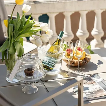 Crocus Apartment *