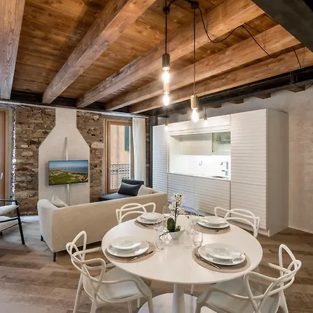 Crocus Apartment
