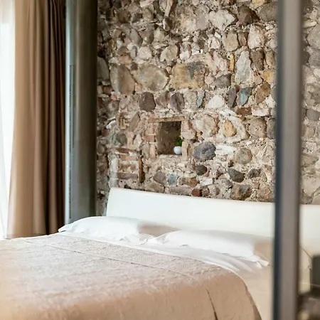 Crocus Apartment *