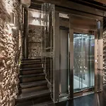 Crocus Apartment
